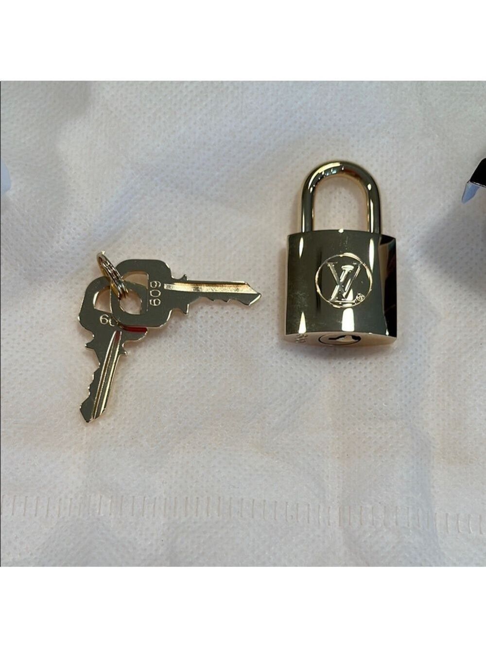 Louis Vuitton Shiny Gold Lock and Key Set #609
